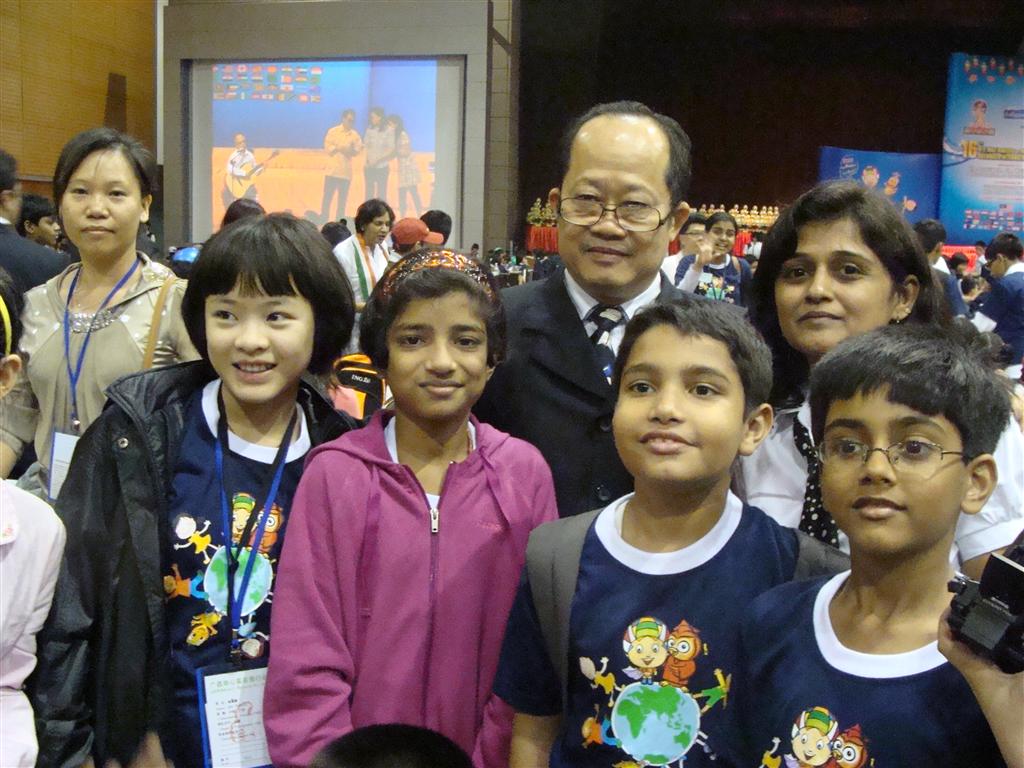 Kids with Prof Dr Dino Wong